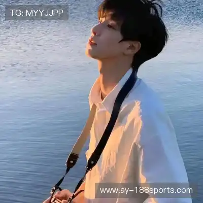 万桢翼